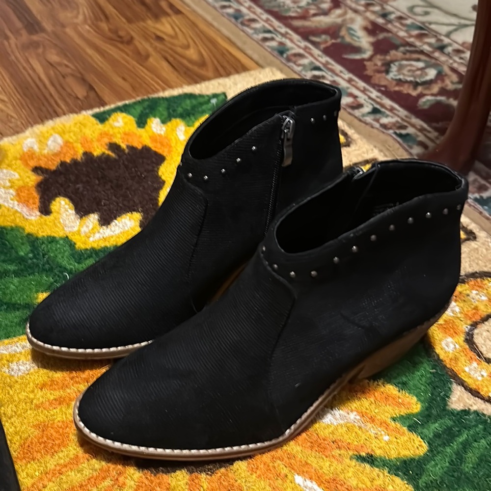 Boutique by Corkys Black Western Booties